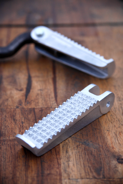 Cast Chopper Footpegs